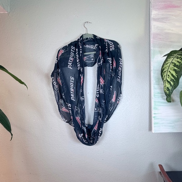 New England Patriots Sheer Logo Infinity Fan Bohemian Superbowl Football Scarf - Picture 2 of 8